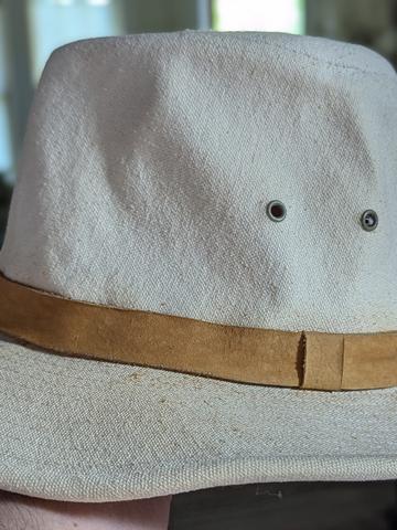Canvas hat w leather band
